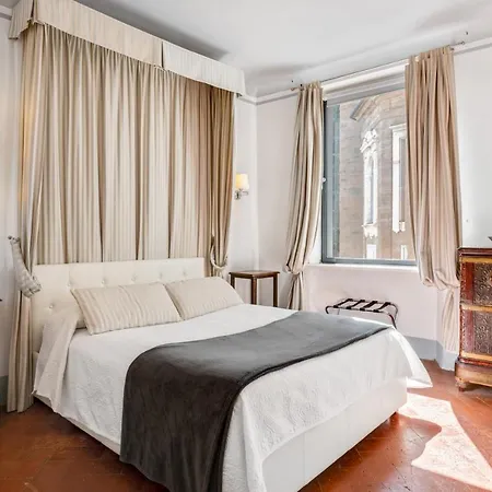Pietre Dure Apartment Florence
