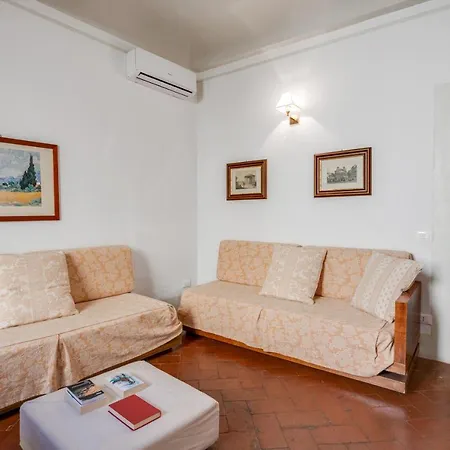 Pietre Dure Apartment Florence