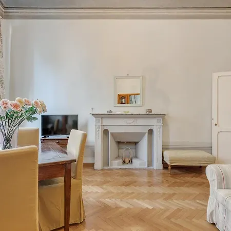 Pietre Dure Apartment Florence