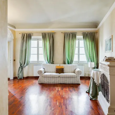 Pietre Dure Apartment Florence